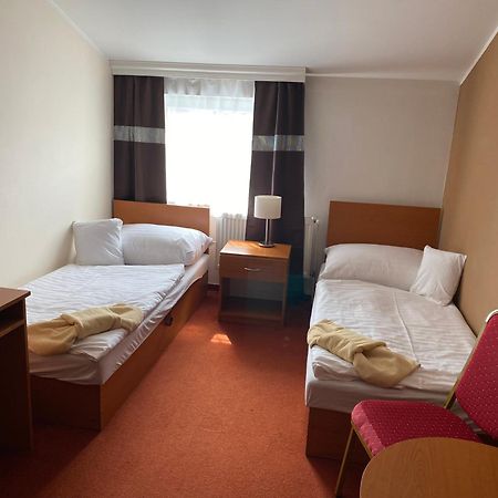 Hotel Cerny Orel Zatec エクステリア 写真
