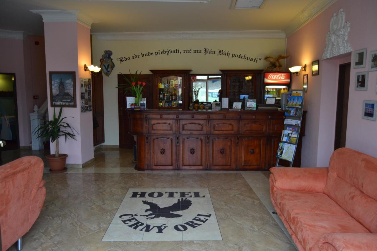 Hotel Cerny Orel Zatec エクステリア 写真