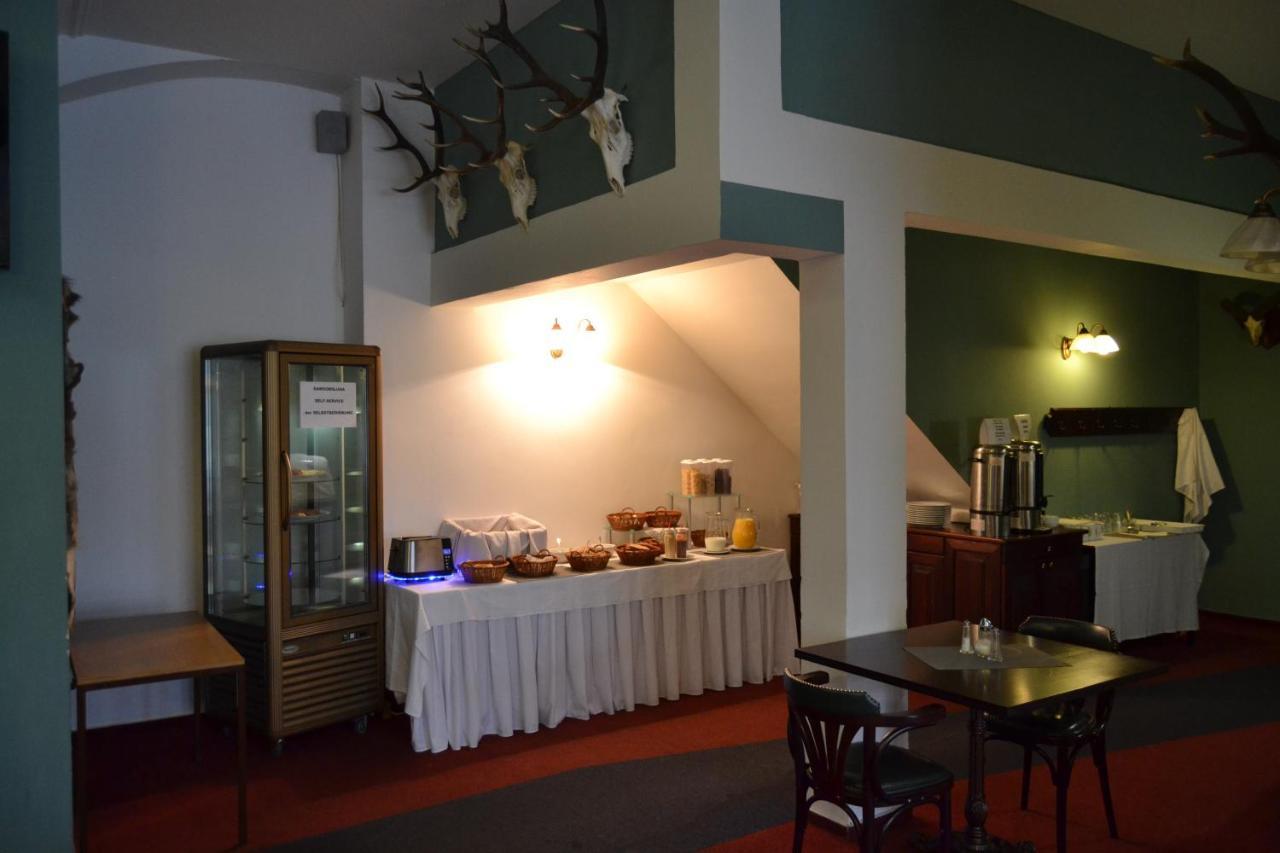 Hotel Cerny Orel Zatec エクステリア 写真