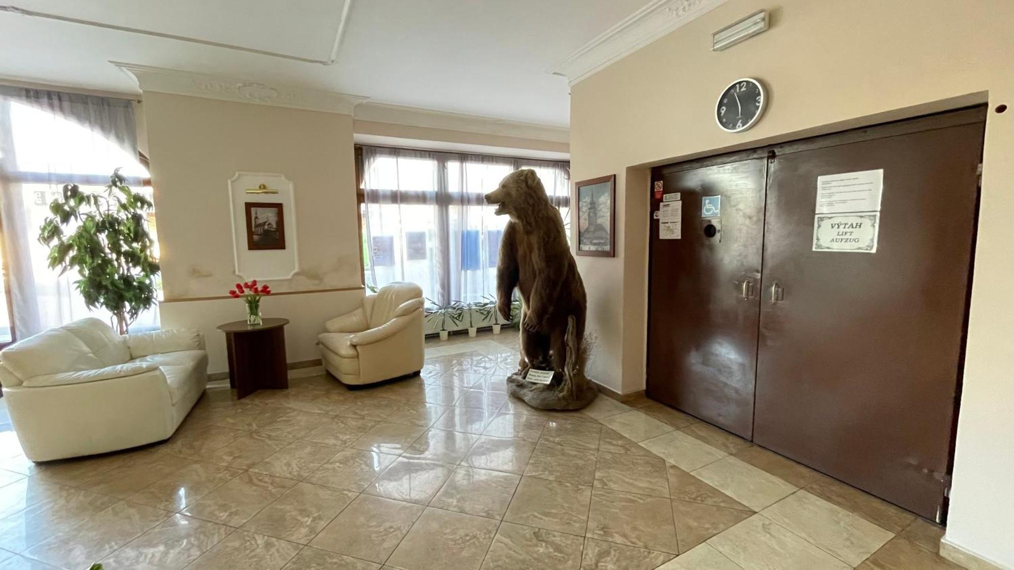 Hotel Cerny Orel Zatec エクステリア 写真