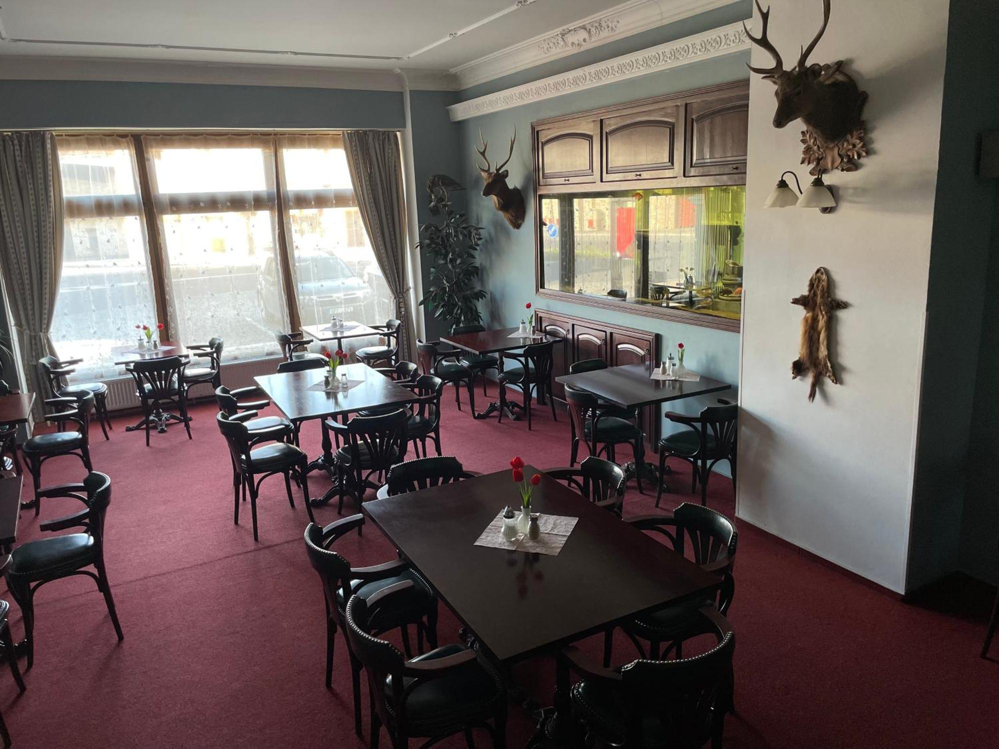 Hotel Cerny Orel Zatec エクステリア 写真