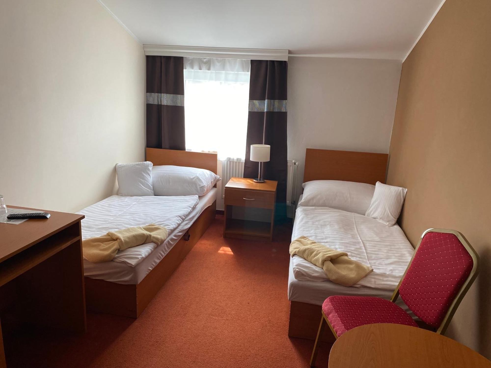 Hotel Cerny Orel Zatec エクステリア 写真