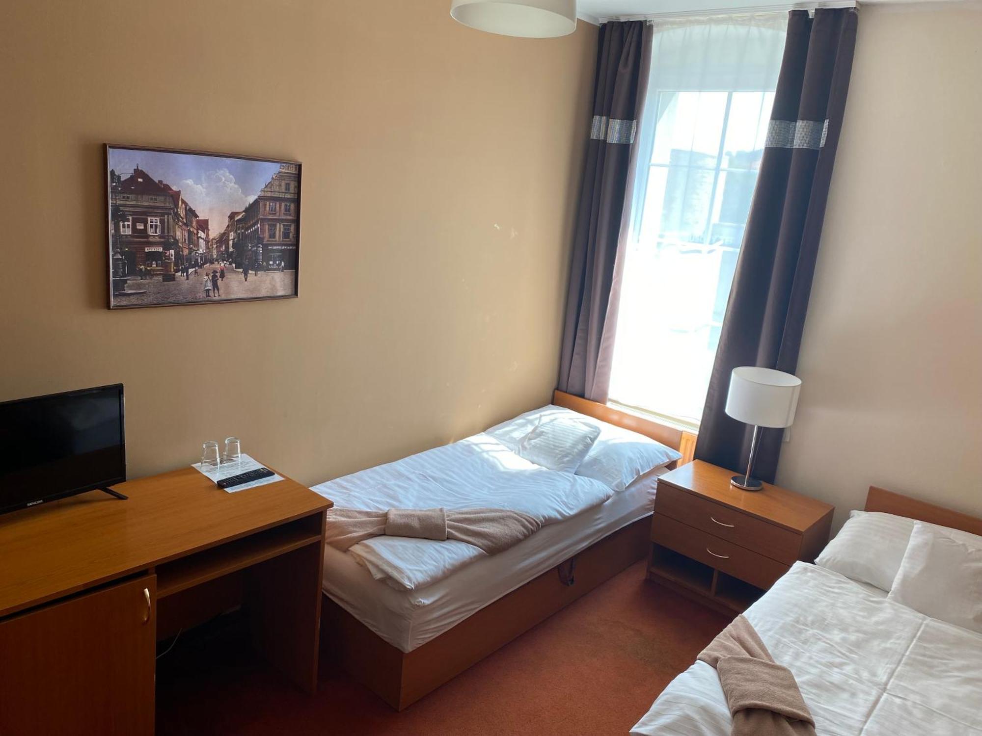 Hotel Cerny Orel Zatec エクステリア 写真