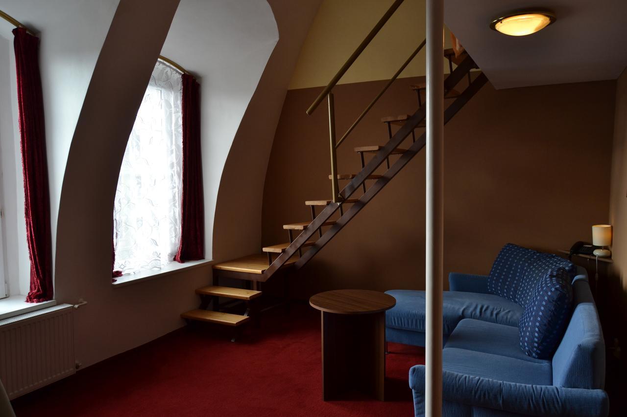 Hotel Cerny Orel Zatec エクステリア 写真